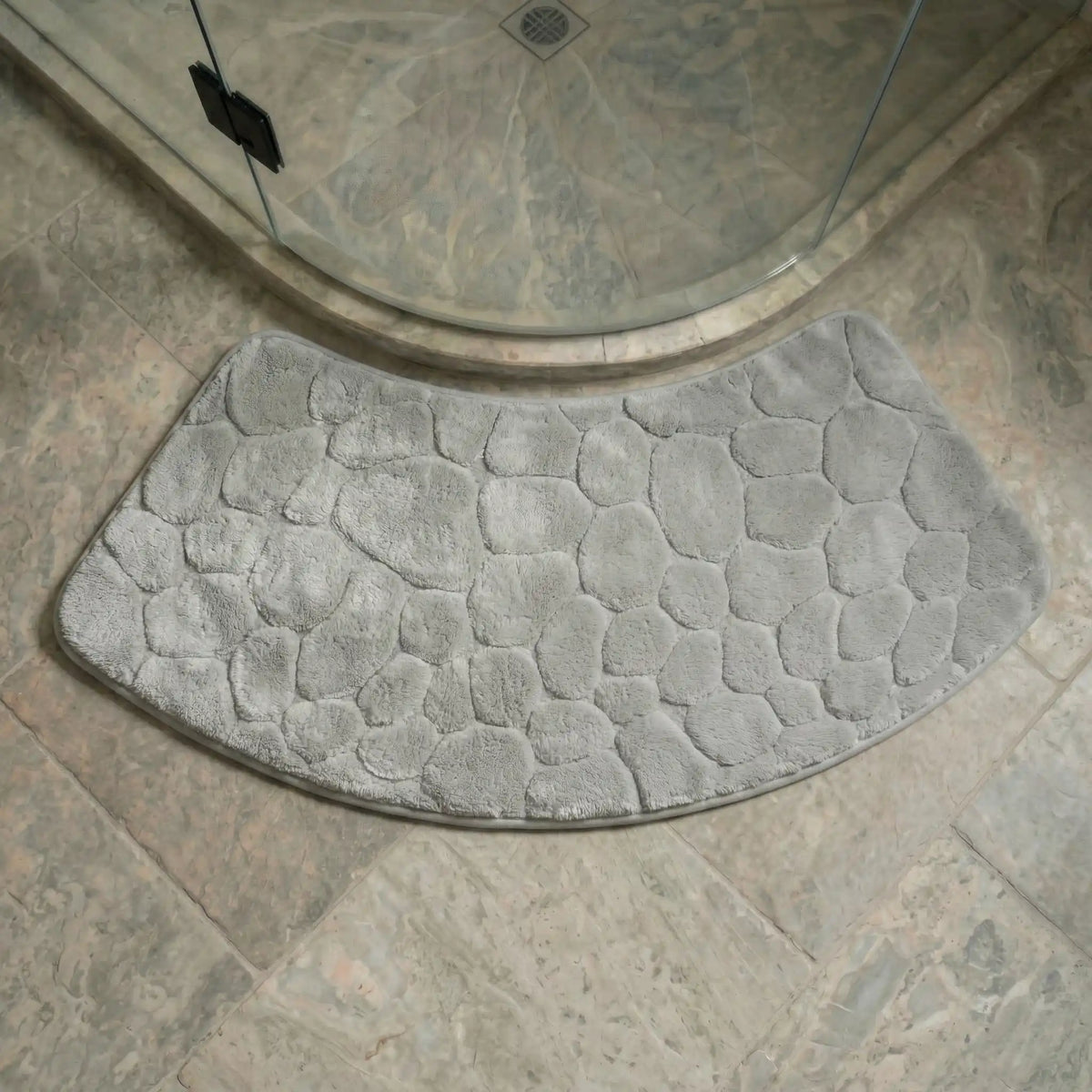 Tapis de bain effet galet incurvé